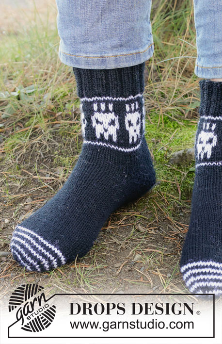 Skeleton Steps Socks
